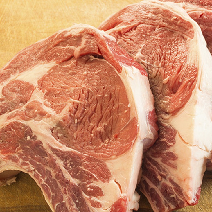Người bị viêm khớp vẩy nến nên kiêng thịt đỏ, thịt nhiều mỡ.