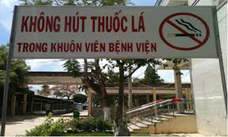 Hầu hết các bệnh viện đều có biển ghi rõ việc không hút thuốc lá trong khuôn viên bệnh viện
