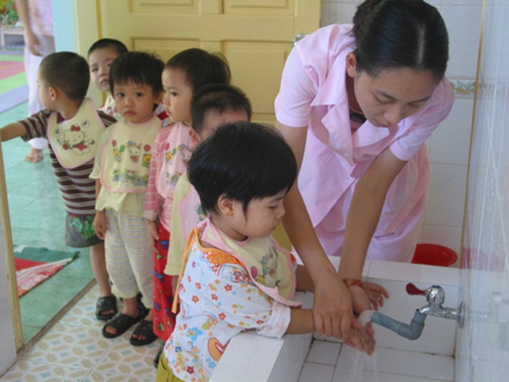 Thường xuyên rửa tay cho trẻ đề phòng chống dịch bệnh mùa hè
Ảnh Trần Minh