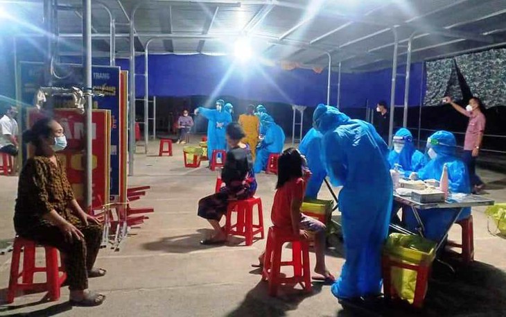 Nghệ An: Thu giấy phép thêm 2 quầy thuốc vi phạm quy định phòng chống dịch   - Ảnh 2.