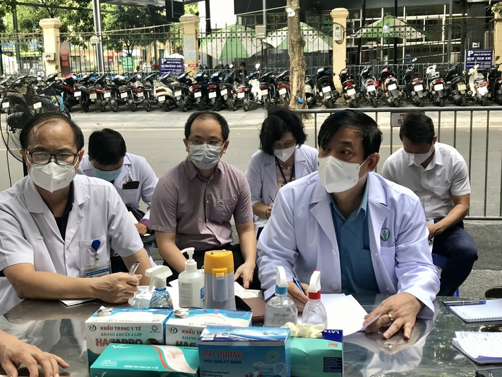 Xét nghiệm nhanh nhất để khẩn trương phân vùng xanh- đỏ, phục vụ chống dịch COVID-19 tại BV Việt Đức - Ảnh 1. Xét nghiệm nhanh nhất để khẩn trương phân vùng xanh- đỏ, phục vụ chống dịch COVID-19 tại BV Việt Đức - Ảnh 1.