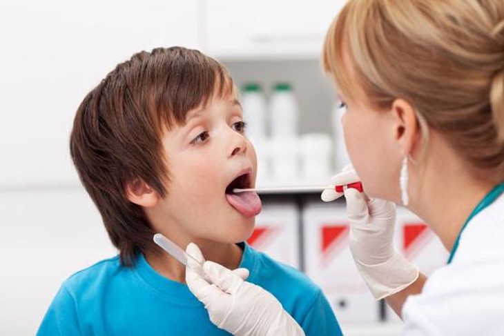 Vì sao trẻ em hay mắc viêm họng? - Ảnh 2.