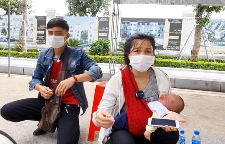 Không vay được tiền, chồng tự đỡ đẻ cho vợ trong phòng trọ, con vừa sinh được 21 ngày phải vượt 1500km về quê tránh dịch - Ảnh 2. Không vay được tiền, chồng tự đỡ đẻ cho vợ trong phòng trọ, con vừa sinh được 21 ngày phải vượt 1500km về quê tránh dịch - Ảnh 2.