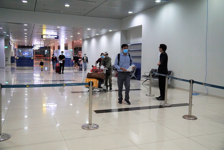 Hải Phòng tiếp nhận hành khách về địa phương trên các chuyến bay thương mại  - Ảnh 1.