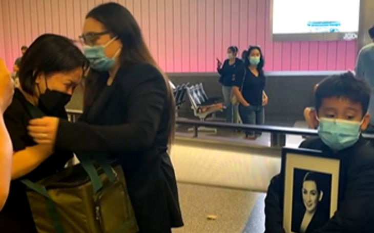 Ca sĩ Phi Nhung đã trở về với vòng tay của con gái và gia đình