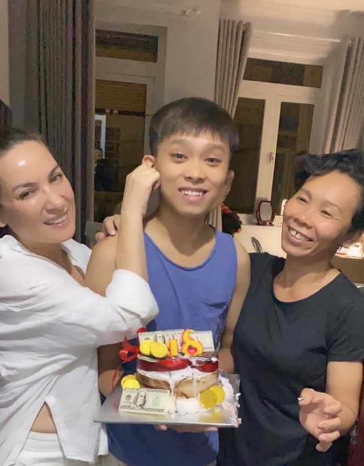 Hồ Văn Cường mong lùm xùm khép lại để mẹ nuôi Phi Nhung an nghỉ nơi xa - Ảnh 6.