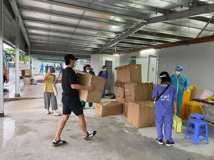Bàn thắng ngoài sân cỏ của… 'thủ môn quốc dân' Bùi Tiến Dũng - Ảnh 4. Bàn thắng ngoài sân cỏ của… 'thủ môn quốc dân' Bùi Tiến Dũng - Ảnh 4.