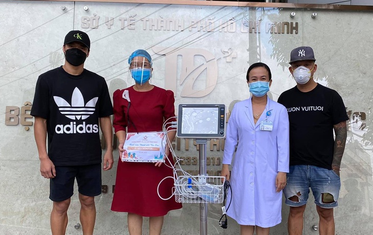 Bàn thắng ngoài sân cỏ của… 'thủ môn quốc dân' Bùi Tiến Dũng - Ảnh 3. Bàn thắng ngoài sân cỏ của… 'thủ môn quốc dân' Bùi Tiến Dũng - Ảnh 3.