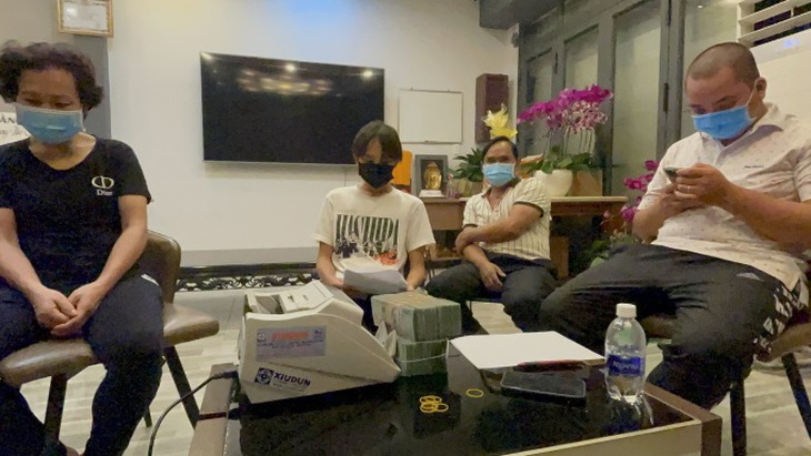 Hồ Văn Cường mong lùm xùm khép lại để mẹ nuôi Phi Nhung an nghỉ nơi xa - Ảnh 7.