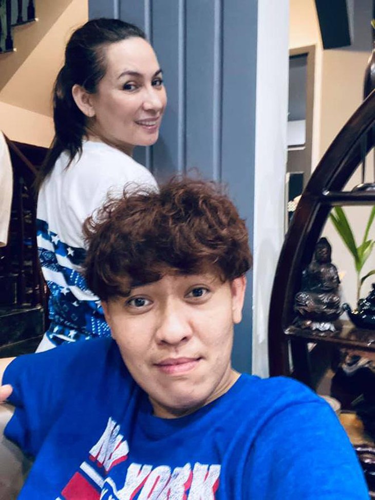 Hồ Văn Cường mong lùm xùm khép lại để mẹ nuôi Phi Nhung an nghỉ nơi xa - Ảnh 4.