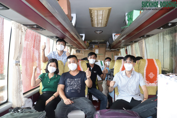 Chuyện những người vượt đường biên đi hỗ trợ chống dịch COVID - Ảnh 2.