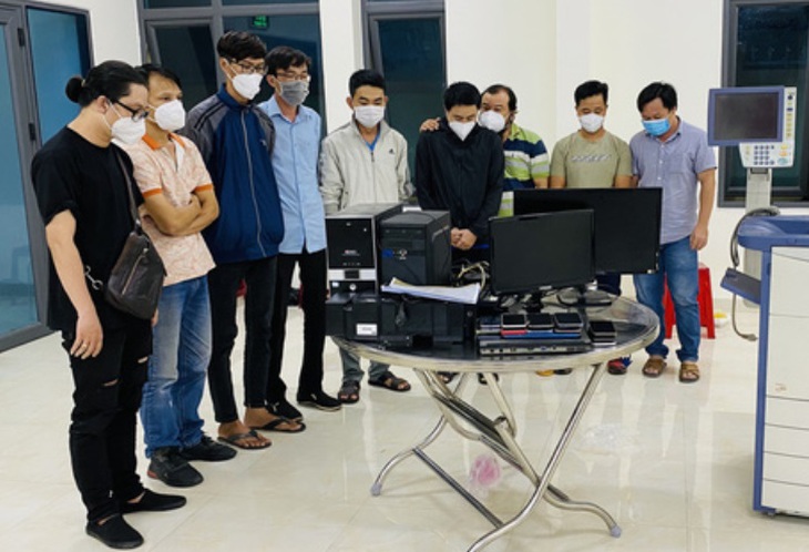 9 đối tượng trong 3 đường dây làm giấy xét nghiệm giả vừa bị công an TP. Phan Thiết triệt phá. 9 đối tượng trong 3 đường dây làm giấy xét nghiệm giả vừa bị công an TP. Phan Thiết triệt phá.