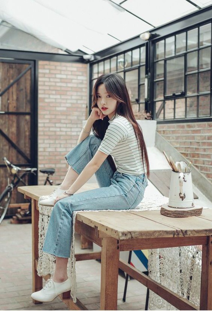 Nên đứng dậy đi lại vận động sau mỗi giờ ngồi lâu