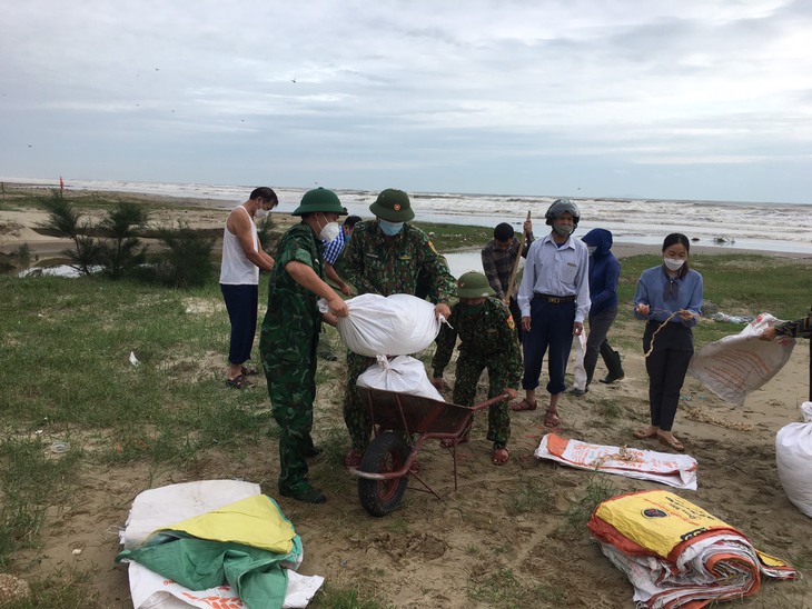 Hà Tĩnh chuẩn bị nhiều phương án chống bão Kompasu - Ảnh 6. Hà Tĩnh chuẩn bị nhiều phương án chống bão Kompasu - Ảnh 6.