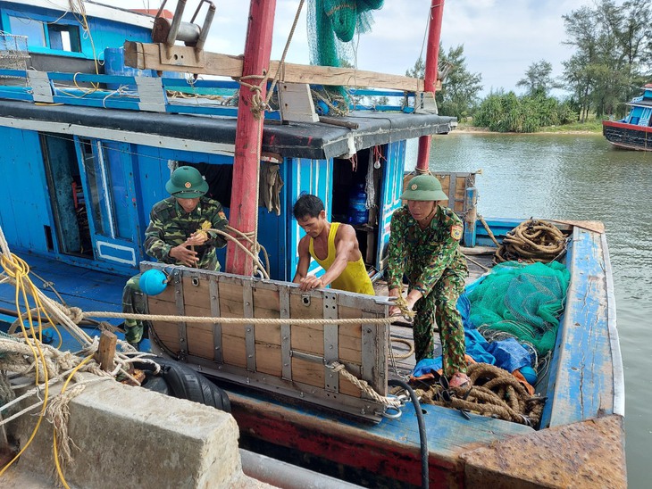 Hà Tĩnh chuẩn bị nhiều phương án chống bão Kompasu - Ảnh 5. Hà Tĩnh chuẩn bị nhiều phương án chống bão Kompasu - Ảnh 5.