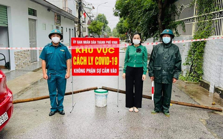 Phát hiện 3 ca COVID-19 ngoài cộng đồng, Nghệ An phong tỏa nhiều hộ dân 