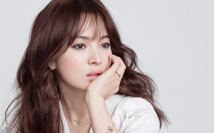 Phụ nữ tuổi 40 nên mặc gì để sở hữu thần thái ngút ngàn như Song Hye Kyo?