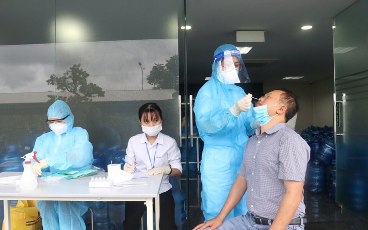 Thanh Hóa: Ổ dịch Bỉm Sơn phức tạp, hàng chục ca mắc mới