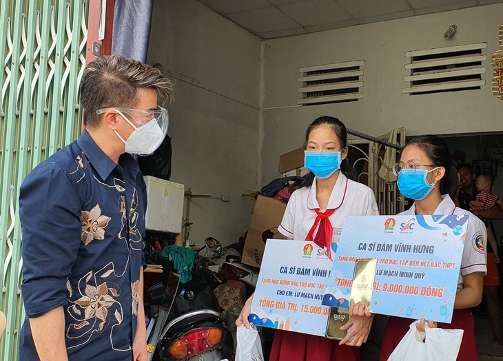 Đàm Vĩnh Hưng, 'ông hoàng' hay 'chúa gây bão' nhạc Việt? - Ảnh 3. Đàm Vĩnh Hưng, 'ông hoàng' hay 'chúa gây bão' nhạc Việt? - Ảnh 3.
