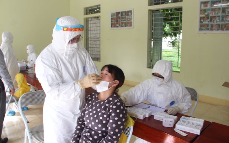 Phú Thọ: Huy động gần 1.000 nhân viên y tế tổng lực lấy mẫu xét nghiệm