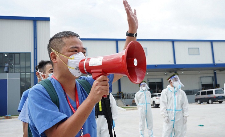 Không sợ COVID là cách sống mới, chúng ta cần thay đổi - Ảnh 1.
