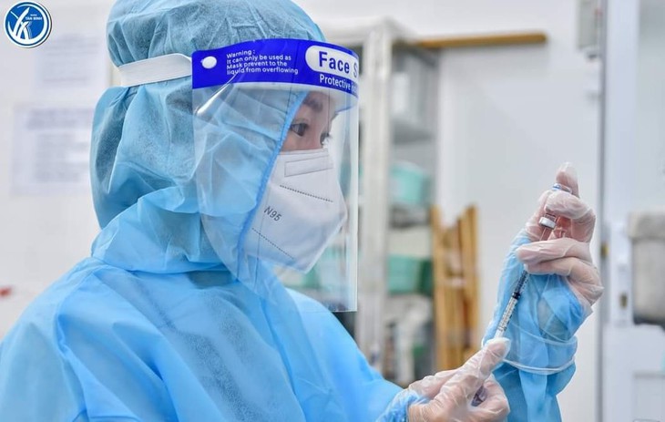 Bộ Y tế đề nghị TP Hồ Chí Minh làm rõ phản ánh "đường dây tiêm vaccine thu phí" - Ảnh 1. Bộ Y tế đề nghị TP Hồ Chí Minh làm rõ phản ánh "đường dây tiêm vaccine thu phí" - Ảnh 1.