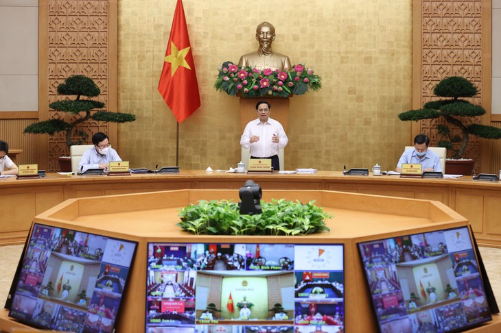 Thủ tướng yêu cầu sớm hoàn thiện thích ứng an toàn, linh hoạt, kiểm soát hiệu quả dịch bệnh - Ảnh 4. Thủ tướng yêu cầu sớm hoàn thiện thích ứng an toàn, linh hoạt, kiểm soát hiệu quả dịch bệnh - Ảnh 4.