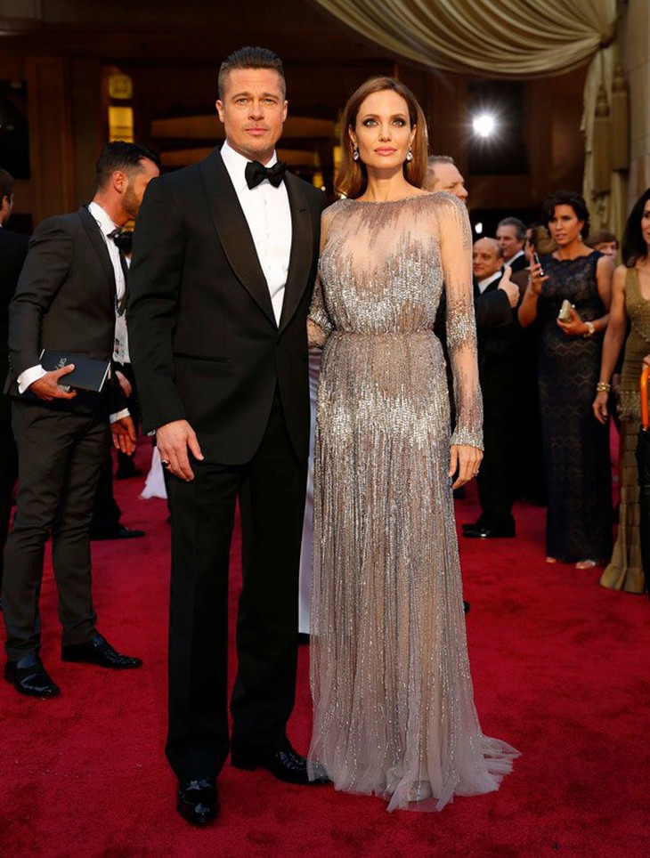 Diện váy cũ của Angelina Jolie, con gái minh tinh tôn vinh khoảnh khắc sánh đôi của cha mẹ - Ảnh 9.