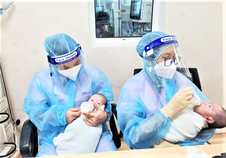 Trẻ em mồ côi, nữ nhân viên y tế tuyến đầu được đề xuất hỗ trợ tiền mặt - Ảnh 2. Trẻ em mồ côi, nữ nhân viên y tế tuyến đầu được đề xuất hỗ trợ tiền mặt - Ảnh 2.
