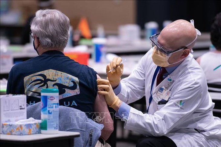 Mũi tiêm tăng cường của vaccine Pfizer khôi phục hơn 95% hiệu quả bảo vệ - Ảnh 2.
