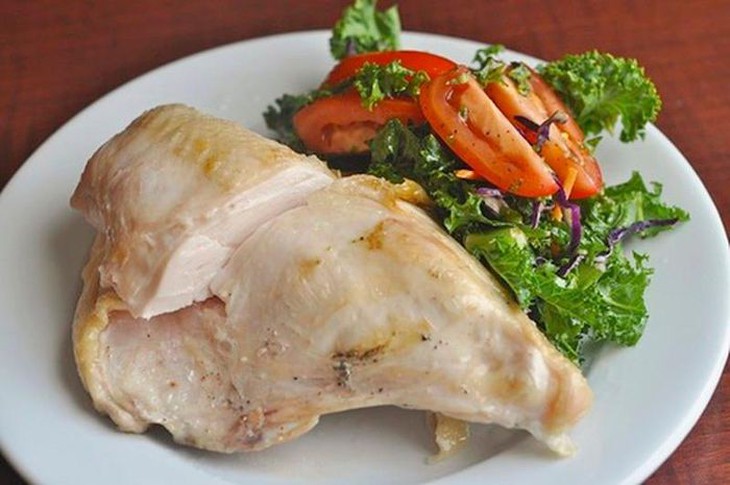 Ăn ức gà giảm cân, nam thanh niên bị tổn thương thận nghiêm trọng - Ảnh 1.