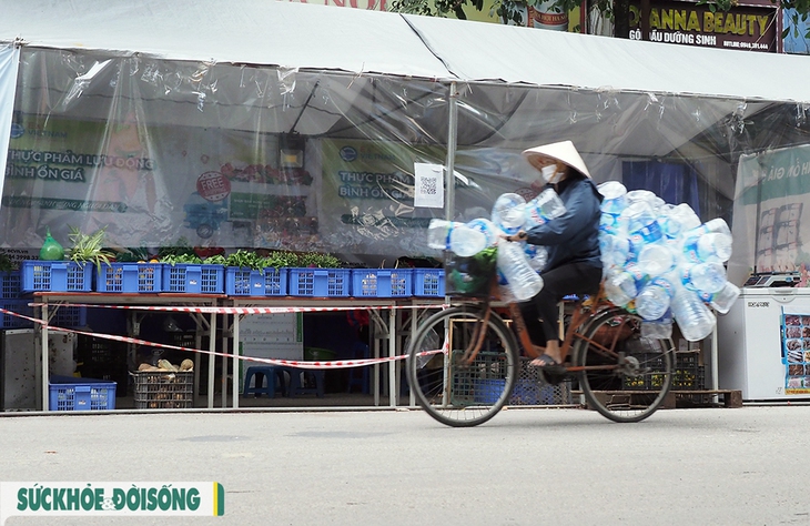 Phiên chợ đặc biệt - Đổi phế liệu lấy thực phẩm - Ảnh 2.