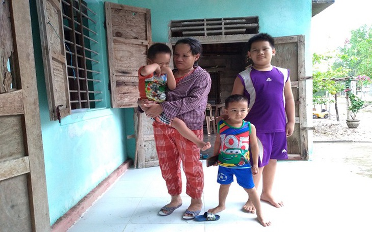 Xót xa nữ công nhân nghèo có con bị dị tật không hậu môn ở Thừa Thiên Huế - Ảnh 1. Xót xa nữ công nhân nghèo có con bị dị tật không hậu môn ở Thừa Thiên Huế - Ảnh 1.