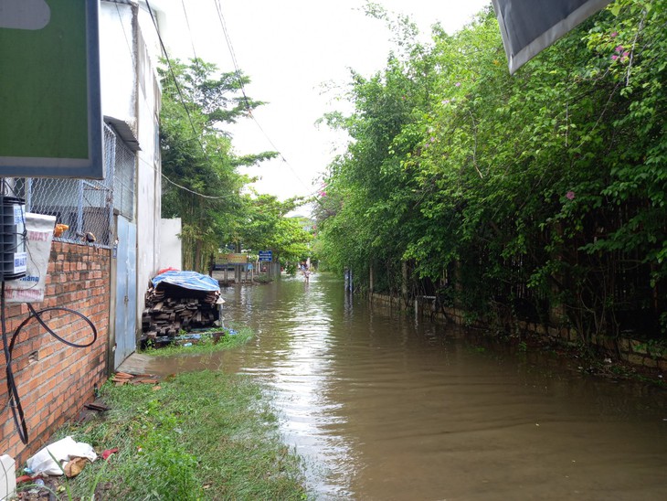 Áp thấp có thể thành bão, nhiều địa phương ứng phó khẩn cấp - Ảnh 2. Áp thấp có thể thành bão, nhiều địa phương ứng phó khẩn cấp - Ảnh 2.
