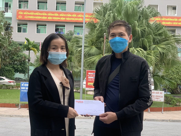 Vừa qua cơn nguy kịch vì bỏng nặng, người mẹ nghèo lại bị nhiễm nấm máu - Ảnh 1.