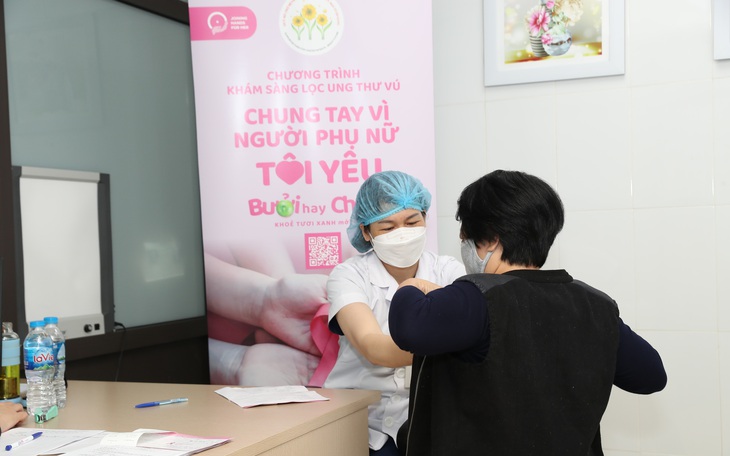 Chị em cần biết: 7 bệnh viện công khám sàng lọc miễn phí căn bệnh ung thư "vòng 1"