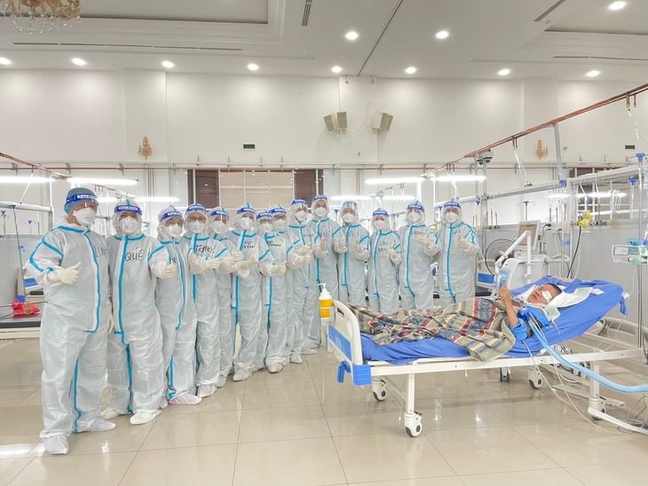 Sự hồi sinh diệu kỳ của sản phụ mắc COVID-19 nguy kịch nhờ kỹ thuật ECMO - Ảnh 2. Sự hồi sinh diệu kỳ của sản phụ mắc COVID-19 nguy kịch nhờ kỹ thuật ECMO - Ảnh 2.