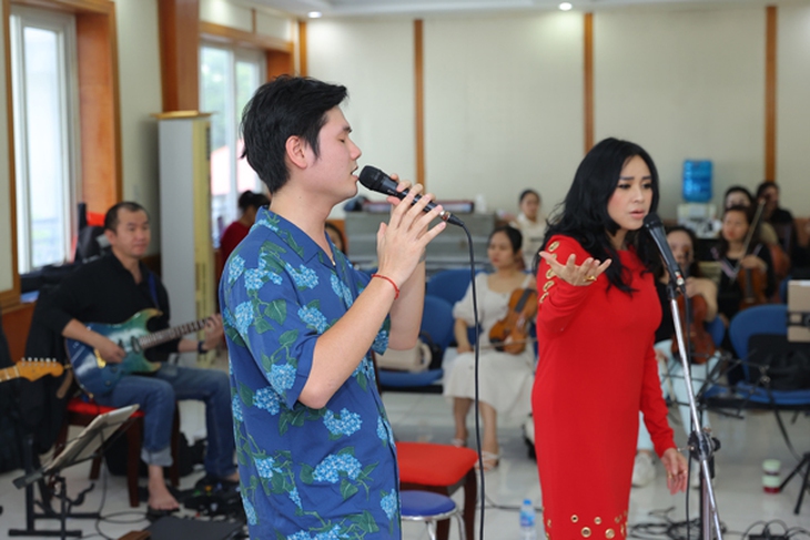 Con rể ca sĩ Thanh Lam cùng hòa giọng với mẹ vợ trong "Con đường âm nhạc" - Ảnh 2. Con rể ca sĩ Thanh Lam cùng hòa giọng với mẹ vợ trong "Con đường âm nhạc" - Ảnh 2.