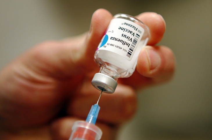 Vaccine phòng cúm có thể cung cấp sự bảo vệ quan trọng chống lại COVID-19 - Ảnh 1. Vaccine phòng cúm có thể cung cấp sự bảo vệ quan trọng chống lại COVID-19 - Ảnh 1.