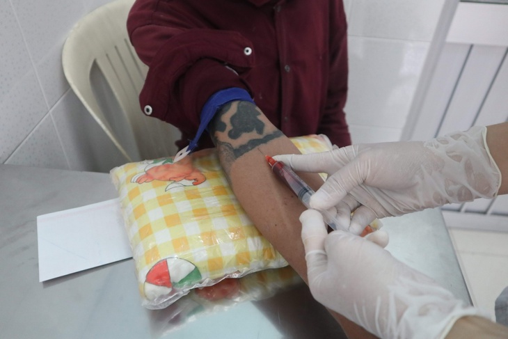 Chống lây nhiễm HIV/AIDS qua đường tình dục - Ảnh 2.