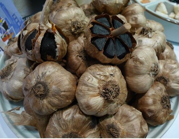 Tỏi đen giá hơn triệu/kg có thực sự tốt hơn tỏi thường? - Ảnh 1.