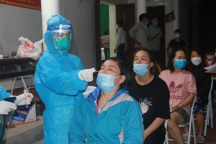 Ổ dịch mới ở Bắc Giang tăng lên 18 ca, 54 cán bộ là F1 - Ảnh 2.
