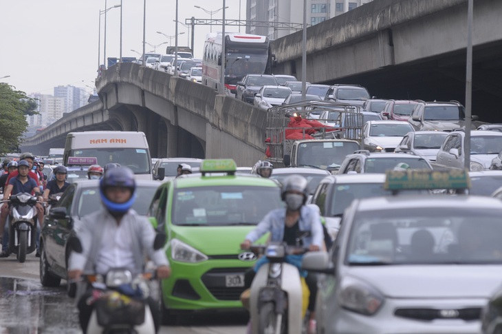Thu phí ô tô vào nội đô Hà Nội: Khó khả thi, phi thực tế? - Ảnh 1.