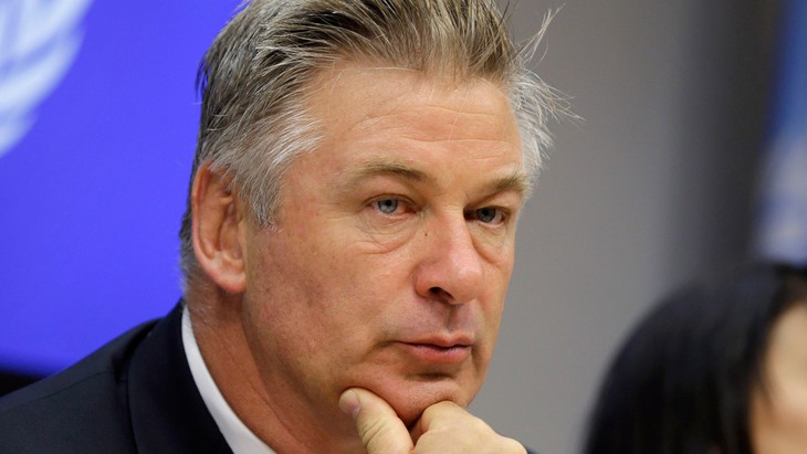 Vụ diễn viên Alec Baldwin bắn chết đồng nghiệp trên phim trường: Nhiều sự thật ngỡ ngàng - Ảnh 7. Vụ diễn viên Alec Baldwin bắn chết đồng nghiệp trên phim trường: Nhiều sự thật ngỡ ngàng - Ảnh 7.
