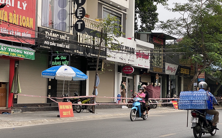Thêm nhiều địa phương ghi nhận ca mắc trong khu công nghiệp - Ảnh 1. Thêm nhiều địa phương ghi nhận ca mắc trong khu công nghiệp - Ảnh 1.