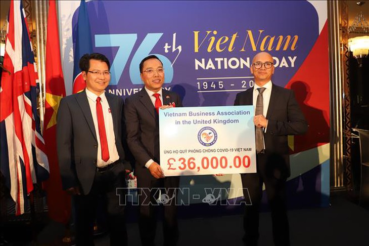 Tặng Bằng khen của Thủ tướng cho kiều bào có thành tích xuất sắc trong phòng, chống COVID-19 - Ảnh 2. Tặng Bằng khen của Thủ tướng cho kiều bào có thành tích xuất sắc trong phòng, chống COVID-19 - Ảnh 2.
