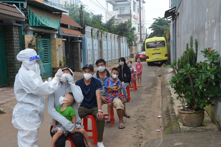 Siết chặt phòng, chống COVID-19 ở Buôn Ma Thuột - Ảnh 4. Siết chặt phòng, chống COVID-19 ở Buôn Ma Thuột - Ảnh 4.
