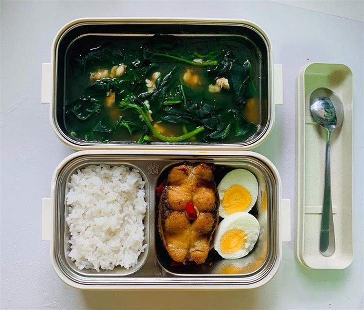 Nhớ nguyên tắc '3 không' khi mang cơm trưa đi làm để đảm bảo dinh dưỡng  - Ảnh 3.