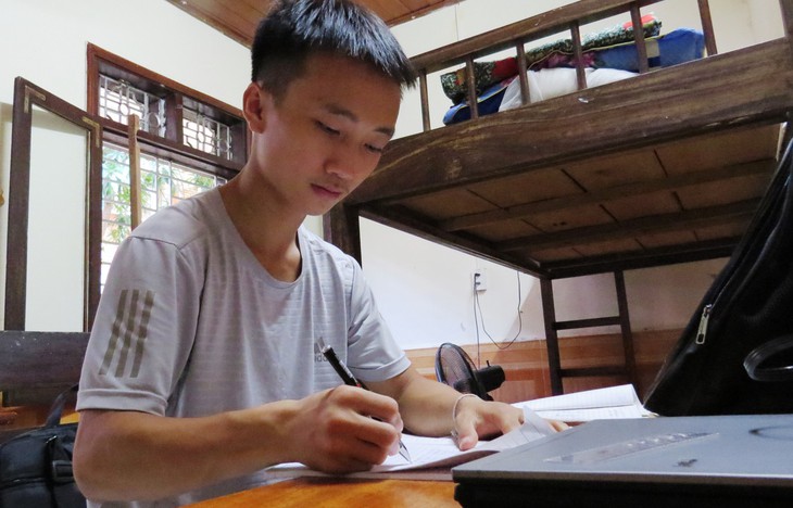 Chuyện cậu học trò mồ côi người Mông đỗ Đại học Y Hà Nội - Ảnh 2.