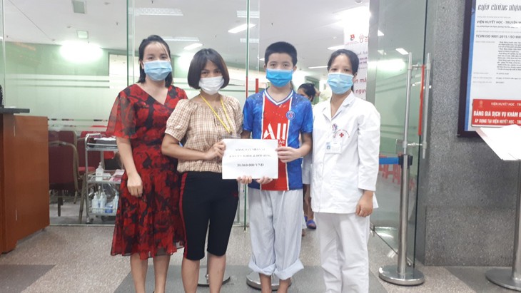 Hai bố con cùng mắc ung thư nhận hơn 30 triệu đồng hỗ trợ từ bạn đọc  - Ảnh 1.